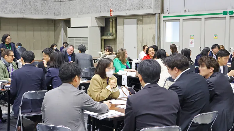 過去開催時の商談・交流の様子